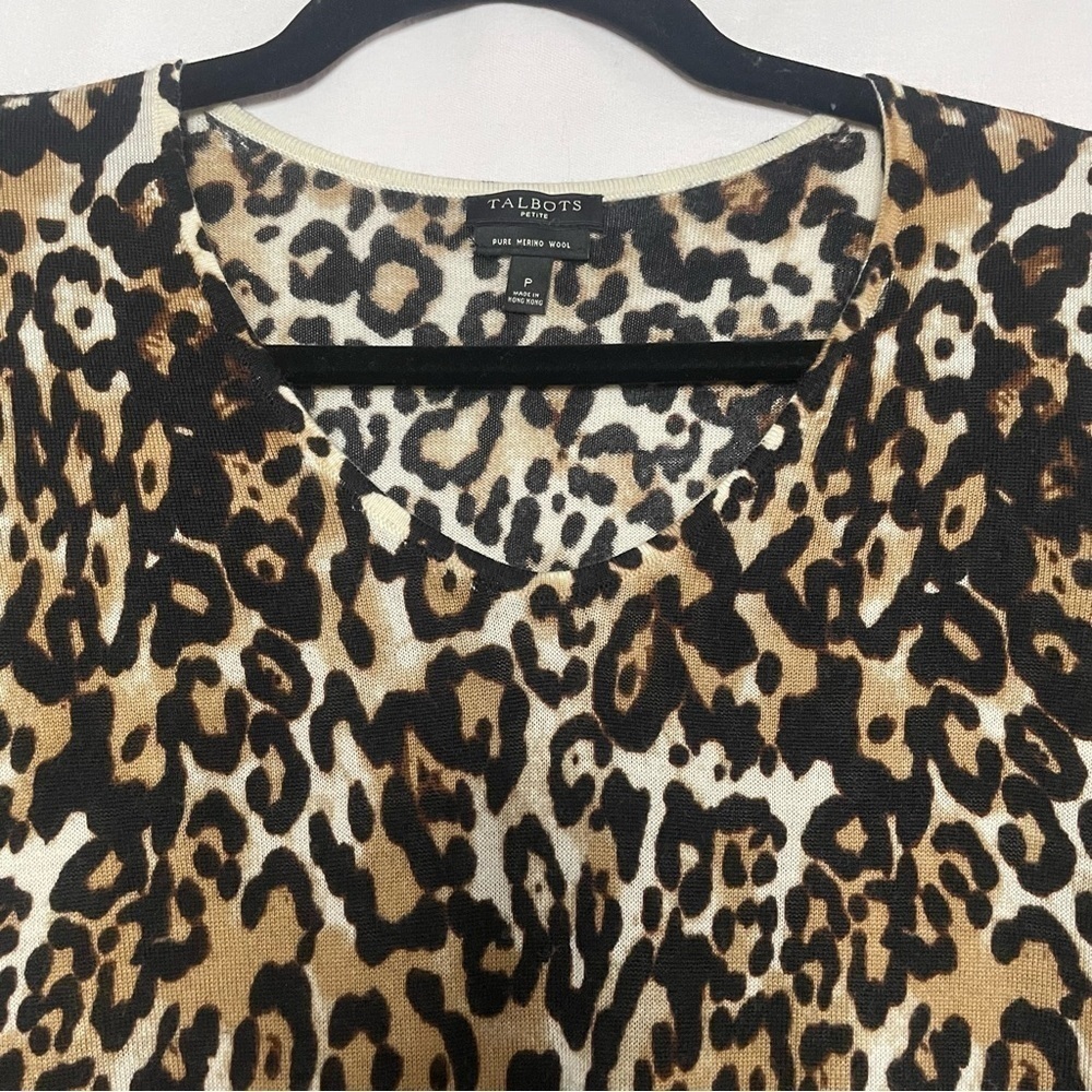 Talbots Soft Merino Wool Bishop Sleeve V-Neck Sweater in Leopard Print - Picture 4 of 14